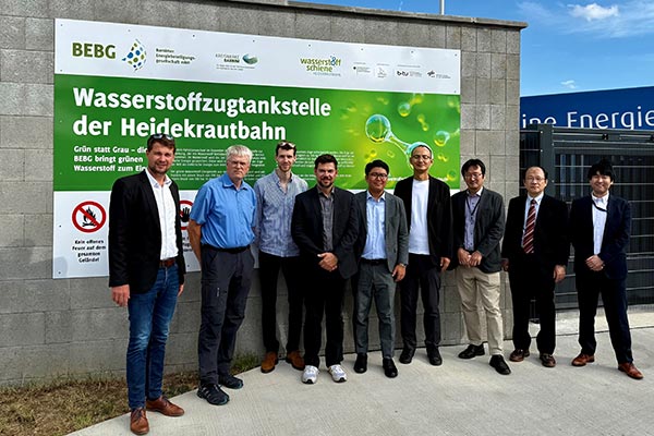 Japanische Delegation besucht Wasserstoffprojekt
